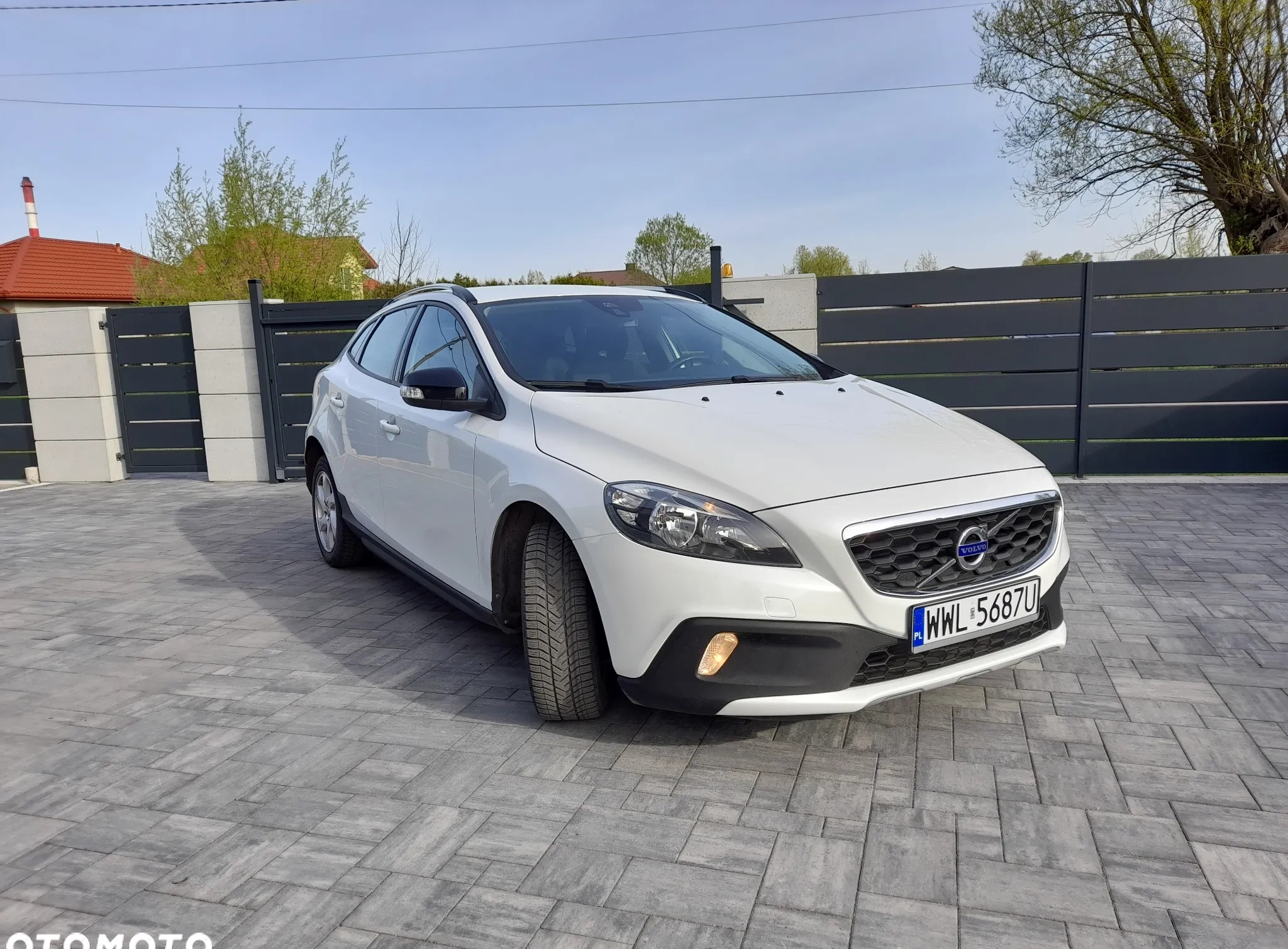 Volvo V40 cena 44900 przebieg: 158000, rok produkcji 2015 z Wołomin małe 172